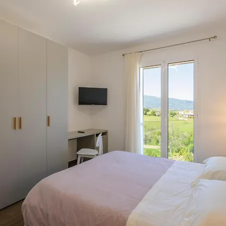 Lovely In Appignano del Tronto