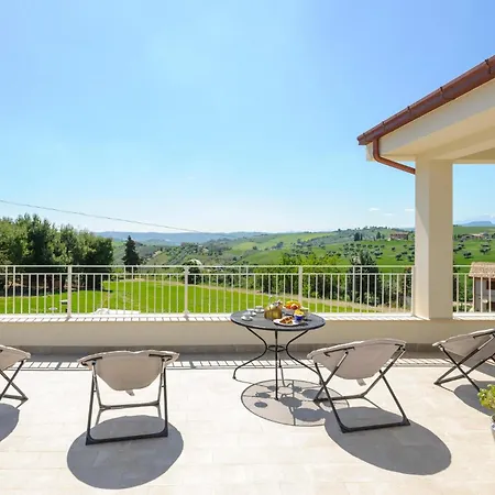 Lovely In Nyaraló *