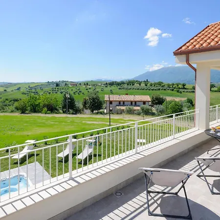 Lovely In Appignano del Tronto